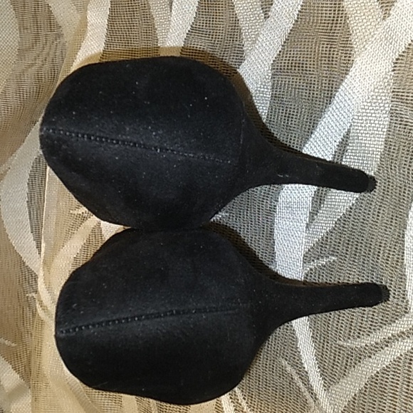 LIKE NEW- Christian Siriano High Healed Shoes- (Womans size 8) - Picture 3 of 7